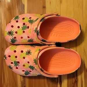 CROCS Women's size 7